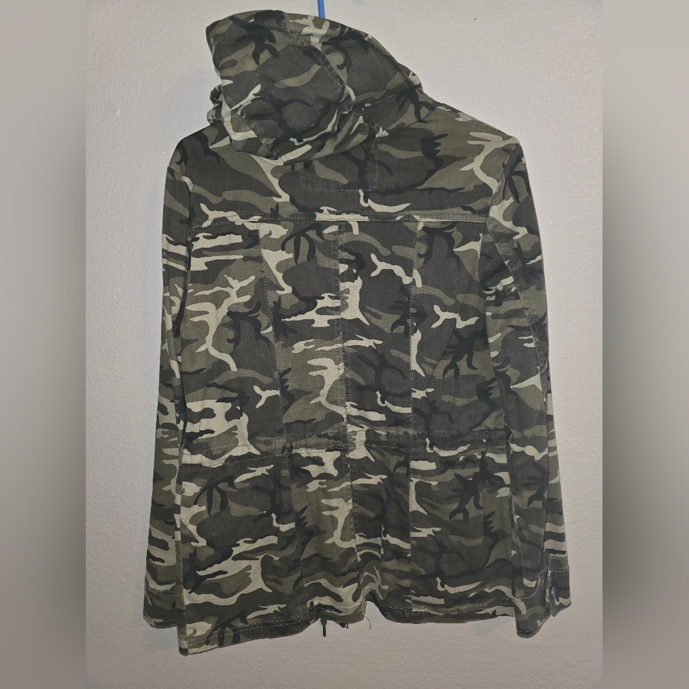 Camo Hooded Utility Jacket - Picture 2 of 2